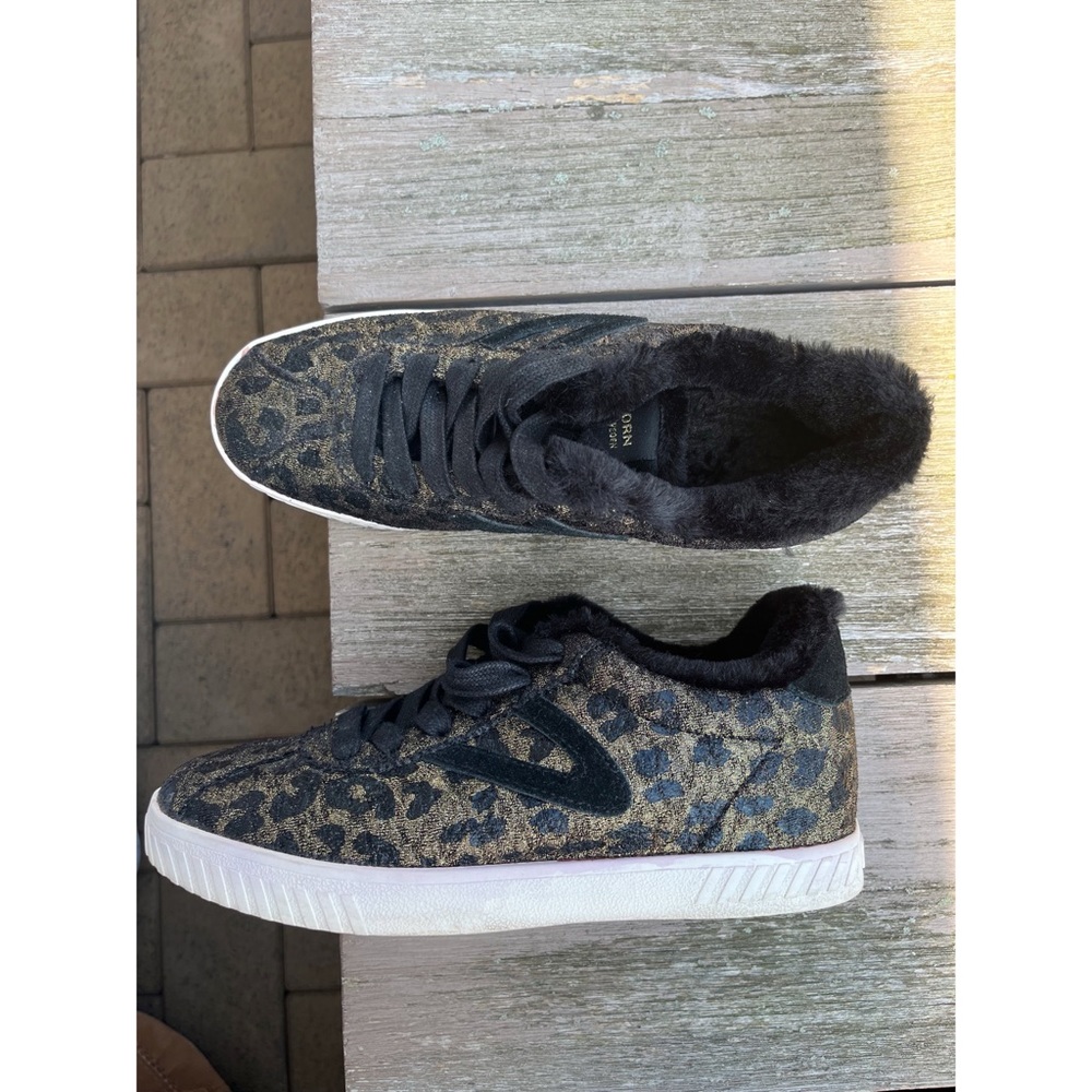 Tretorn® Callie Sneakers in Leopard Faux Fur Black & Gold Women’s 6.5